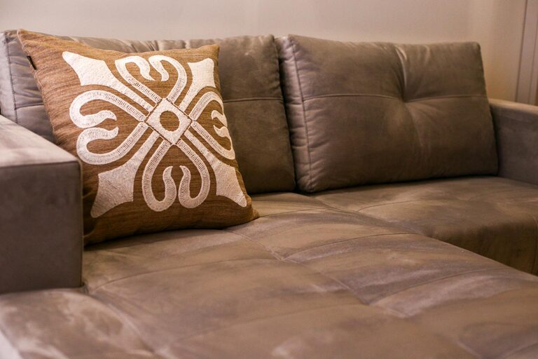 Affordable Tips for a Cozy and Inviting Living Room